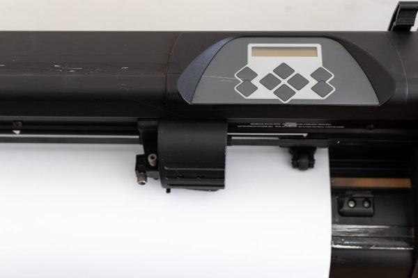 Difference Between a Vinyl Cutter and a Vinyl Plotter