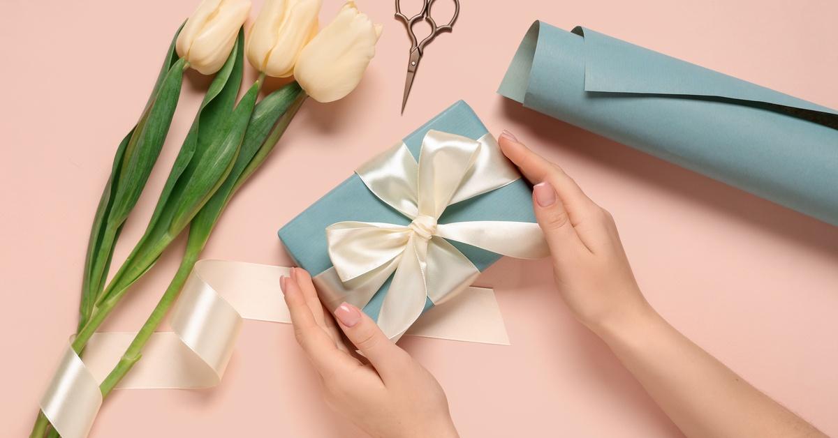 Crafting Custom Wrapping Paper: Personalize Your Gifts